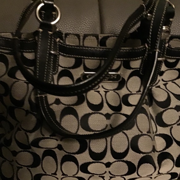 Coach Shoulder Bag - Picture 4 of 8